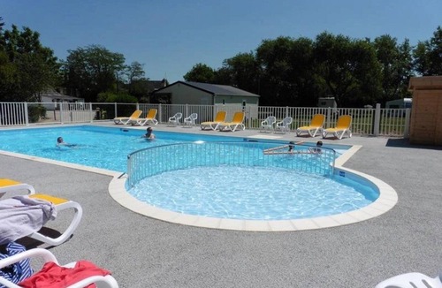 Guerande Cabin | ZEcamping 3* piscine chauffée pataugeoire pet friendly mobil-home TV