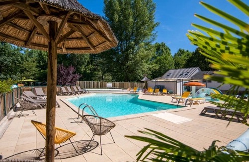 Florac House | ZEcamping 3* piscine chauffée club enfant locatif TV BBQ 16m2 2 pers