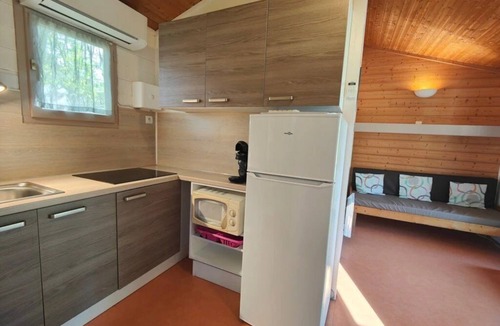Montlaur Ski Chalet | ZEcamping 3* piscine couverte pet friendly chalet TV BBQ clim 29m2