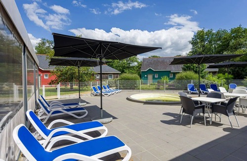 Saumur Ski Chalet | ZEcamping 3* piscine couverte locatif TV LV BBQ 39m2 4 pers