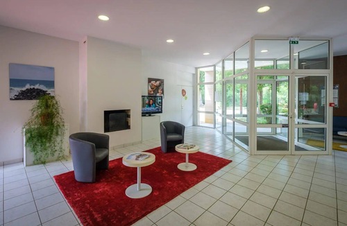 Saumur House | ZEcamping 3* piscine couverte chiens acceptés locatif TV LV BBQ 39m2