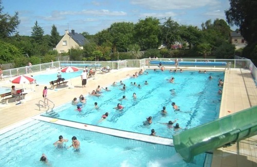 Merdrignac House | ZEcamping 3* piscine chauffée locatif TV BBQ 50m2