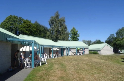 Merdrignac House | ZEcamping 3* piscine chauffée locatif TV BBQ 50m2