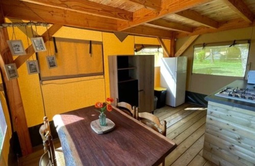 Devillac House | ZEcamping 3* piscine pet friendly locatif BBQ 55m2 4 pers