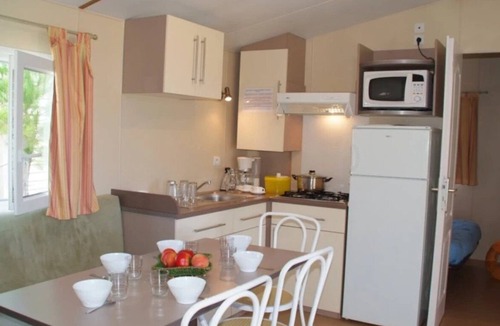 Beynes House | ZEcamping 3* piscine pet friendly locatif LV clim 29m2 6 pers