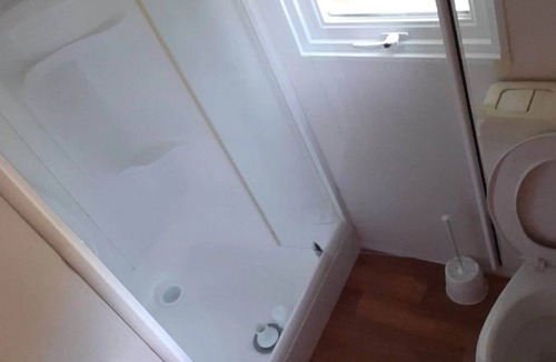 Deols House | ZEcamping 3* toboggans chiens acceptés fitness locatif TV clim 2 pers