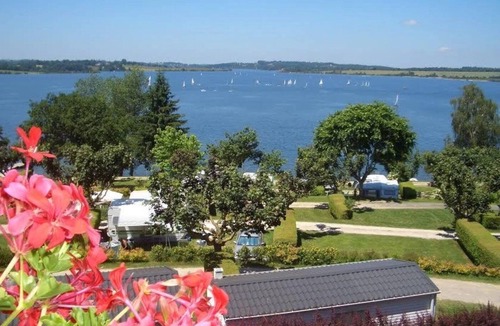 Salles-Curan Ski Chalet | ZEcamping 4 étoiles familial piscine chauffée locatif TV LV BBQ 35m2
