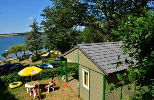 Salles-Curan Ski Chalet | ZEcamping 4 étoiles familial piscine chauffée locatif TV LV BBQ 35m2