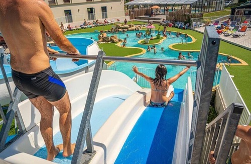 Ambon House | ZEcamping 4 étoiles animé espace aquatique dog friendly locatif 6 pers