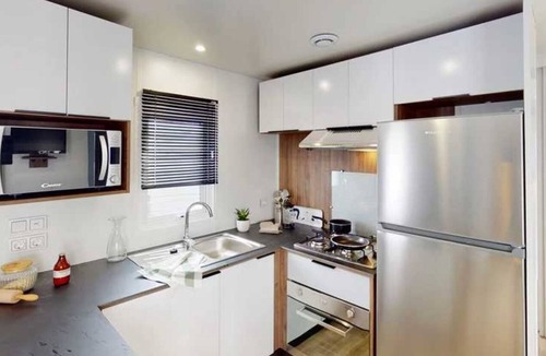 Lattes House | ZEcamping 4 étoiles animé toboggans pet friendly locatif LV clim 36m2