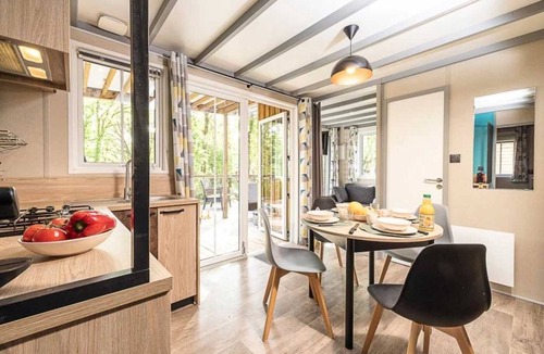 Loupiac Ski Chalet | ZEcamping 4 étoiles espace aquatique club enfant chalet TV BBQ clim 35m2