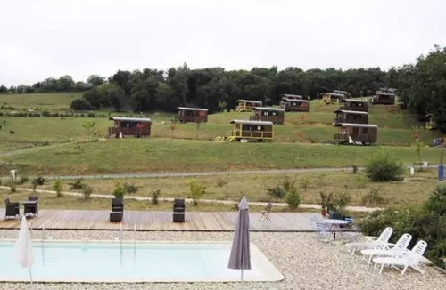Estipouy Cabin | ZEcamping 4 étoiles familial piscine chauffée locatif BBQ 29m2