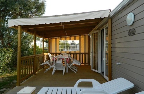 Challans House | ZEcamping 4 étoiles familial parc aquatique locatif TV BBQ 40m2