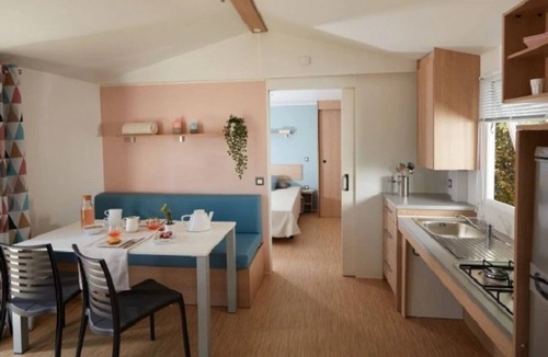 Angles House | ZEcamping 4 étoiles familial piscine couverte mobil-home BBQ 35m2