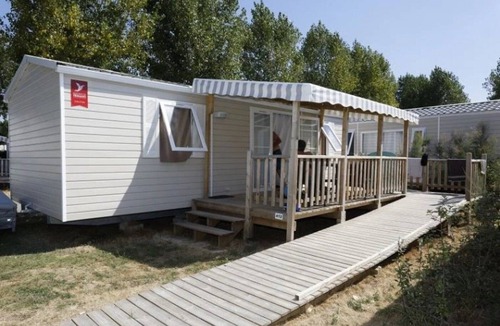 Angles House | ZEcamping 4 étoiles familial piscine couverte mobil-home BBQ 35m2