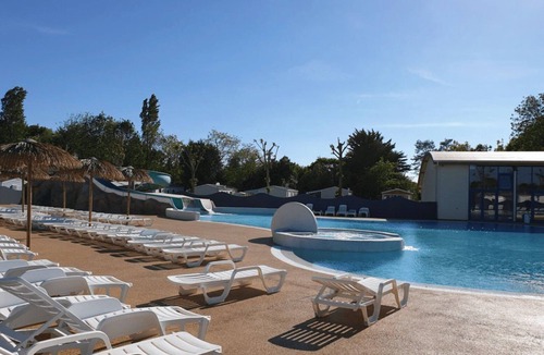 Angles House | ZEcamping 4 étoiles familial piscine couverte pet friendly tente BBQ