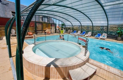 Plomodiern House | ZEcamping 4 étoiles tente TV LV 27m2