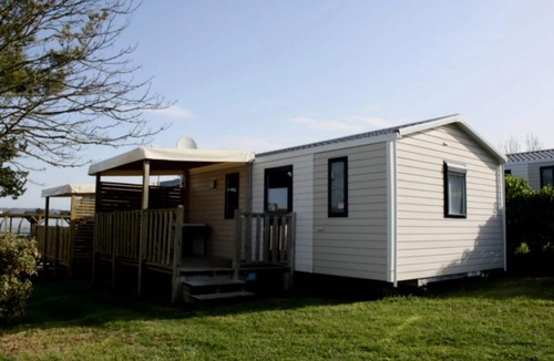 Plomodiern House | ZEcamping 4 étoiles tente TV LV 27m2