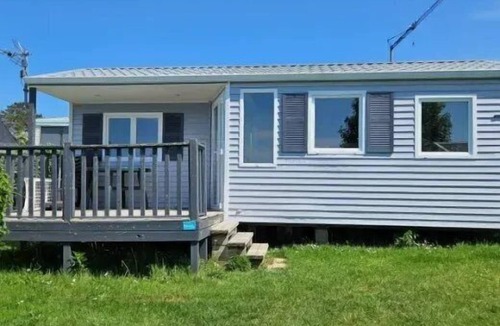 Plomodiern House | ZEcamping 4 étoiles 200m plage piscine couverte tente TV 26m2