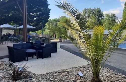 Secondigny House | ZEcamping 4 étoiles animé piscine chauffée mobil-home TV BBQ 29m2