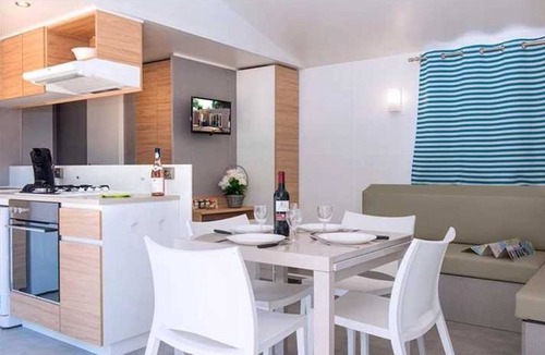 Les Cabanes de Fleury Ski Chalet | ZEcamping 4 étoiles locatif TV LV clim 38m2