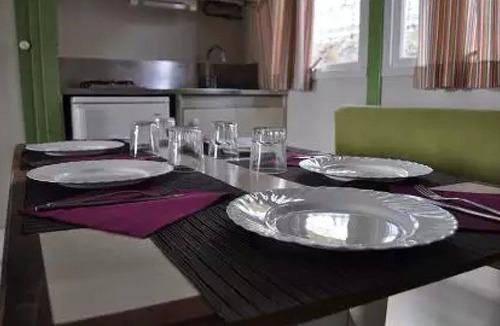 Pals House | ZEcamping 4 étoiles parc aquatique toboggans locatif 36m2 6 pers