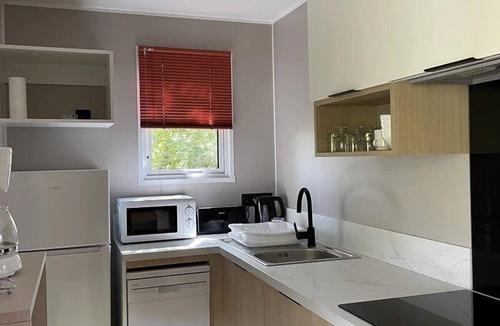 Apremont House | ZEcamping 4 étoiles piscine couverte dog friendly mobil-home TV BBQ