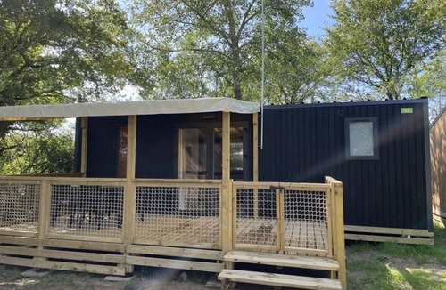Apremont House | ZEcamping 4 étoiles piscine couverte dog friendly mobil-home TV BBQ