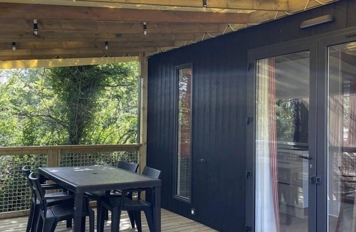 Apremont House | ZEcamping 4 étoiles piscine couverte dog friendly mobil-home TV BBQ
