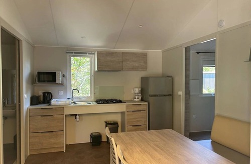Apremont House | ZEcamping 4 étoiles piscine couverte jacuzzi sauna mobil-home TV BBQ