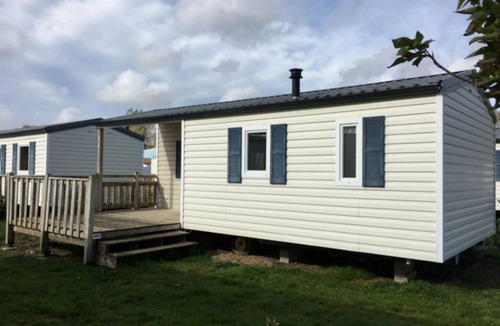 Angles House | ZEcamping 4 étoiles piscine couverte mobil-home BBQ 29m2