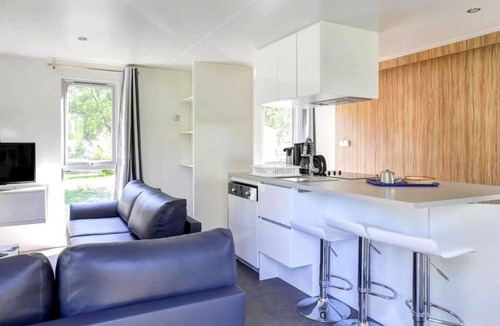 Saumur House | ZEcamping 4 étoiles piscine couverte mobil-home TV LV BBQ 40m2
