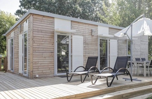 Saumur House | ZEcamping 4 étoiles piscine couverte mobil-home TV LV BBQ 40m2