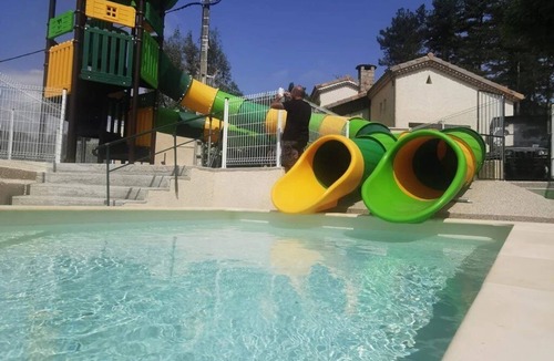 Ucel Ski Chalet | ZEcamping 4 étoiles piscine chauffée locatif TV clim 27m2