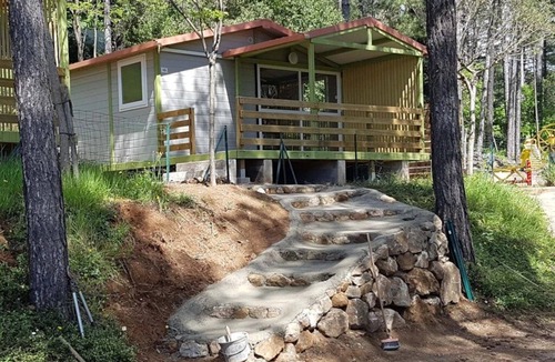 Ucel Ski Chalet | ZEcamping 4 étoiles piscine chauffée locatif TV clim 22m2