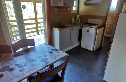 Ucel Ski Chalet | ZEcamping 4 étoiles piscine chauffée toboggans locatif 21m2 4 pers