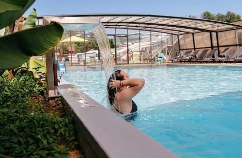 Caro Other | ZEcamping 4 animé avec piscine couverte