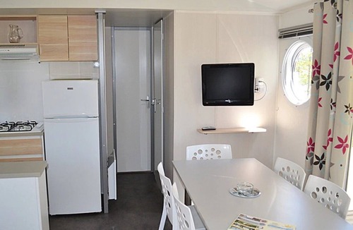 Secondigny House | ZEcamping 4* animé piscine chauffée mobil-home TV LV BBQ 37m2 8 pers