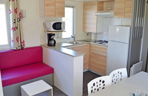 Secondigny House | ZEcamping 4* animé piscine chauffée mobil-home TV LV BBQ 37m2 8 pers