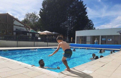 Secondigny House | ZEcamping 4* animé piscine chauffée mobil-home TV LV BBQ 37m2 8 pers
