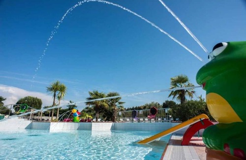 Gastes House | ZEcamping 4* animé piscine couverte animaux acceptés locatif clim 28m2