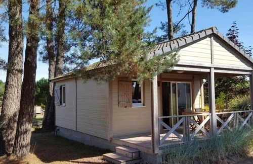 Caro Ski Chalet | ZEcamping 4* animé piscine couverte pet friendly sauna locatif TV 28m2