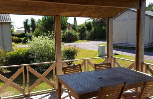 Caro Ski Chalet | ZEcamping 4* animé piscine couverte pet friendly sauna locatif TV 28m2