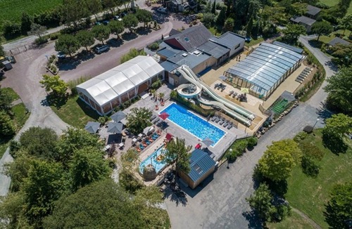 Caro Ski Chalet | ZEcamping 4* animé piscine couverte pet friendly sauna locatif TV 28m2