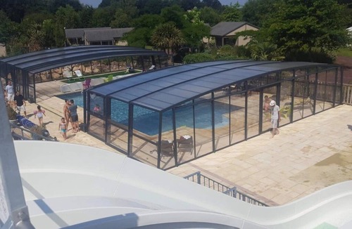 Caro House | ZEcamping 4* animé piscine couverte locatif TV LV