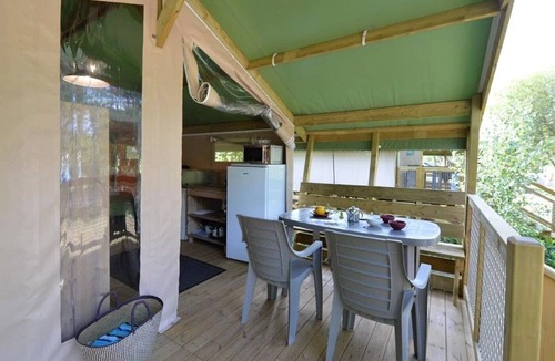 Caro House | ZEcamping 4* animé piscine couverte locatif 30m2