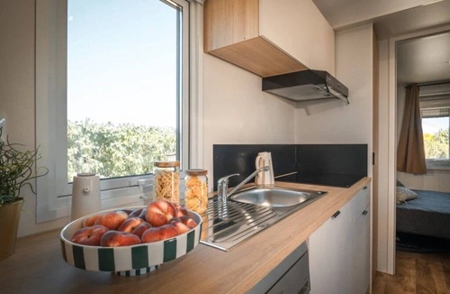 Challans House | ZEcamping 4* espace aquatique animations locatif TV LV clim 32m2