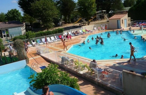 Challans House | ZEcamping 4* espace aquatique locatif TV LV clim 40m2