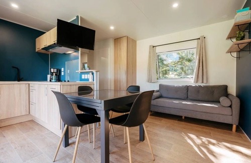 Caro House | ZEcamping 4* espace bien-être avec jacuzzi et sauna cadre verdoyant
