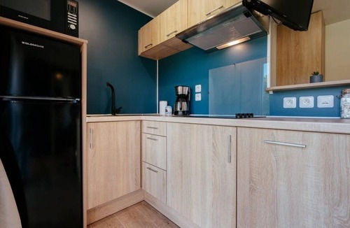 Caro House | ZEcamping 4* espace bien-être avec jacuzzi et sauna cadre verdoyant
